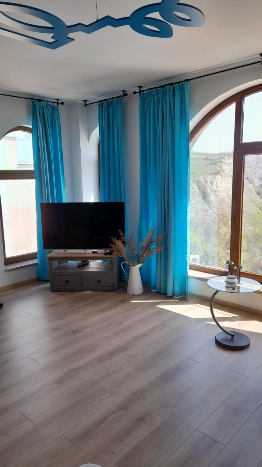 Queen's Penthouse Apartment *