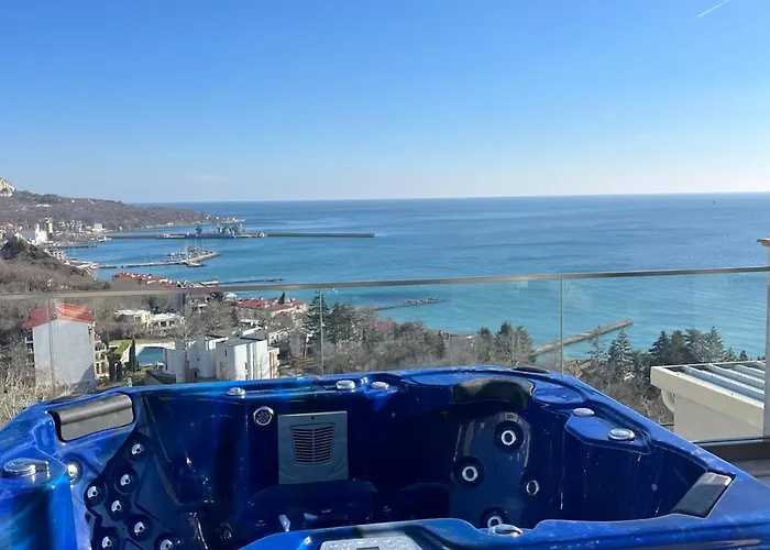 Queen\'S Penthouse Balchik Apartment